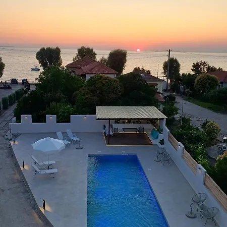 Ostria Seaside Aparthotel 4*